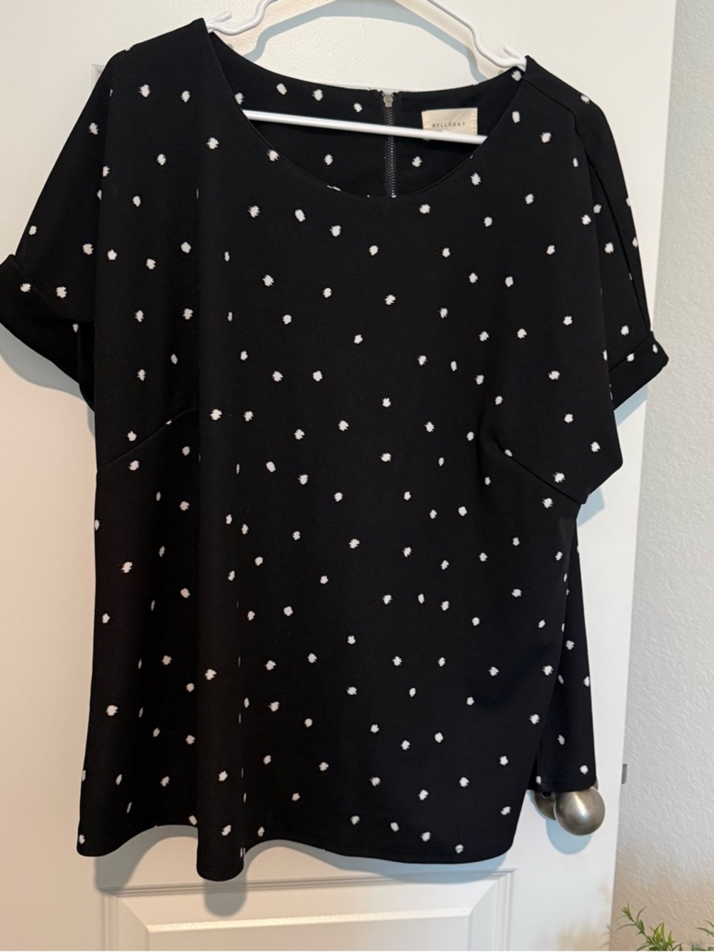 MELLODAY Black Blouse with White Dot Print Size 1X - Picture 2 of 5